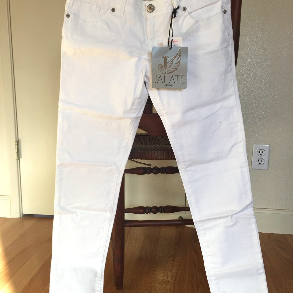 JALATE – New w/tag… White Cotton Jeans, stretch skinny legs - Sz 11